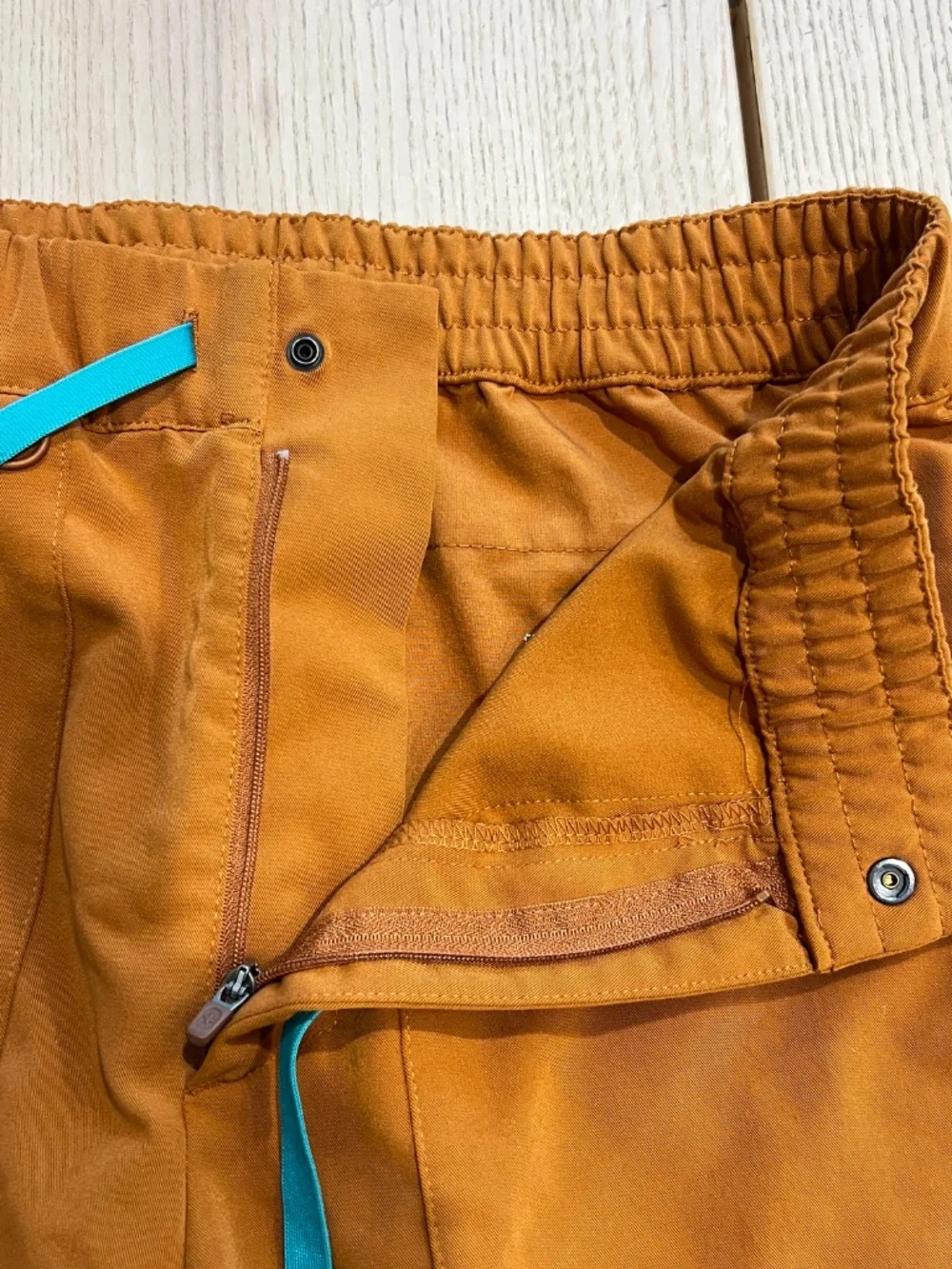 FIGS Men’s Cargo Scrub Pants Orange brown Straight Leg medical nurse size S/S